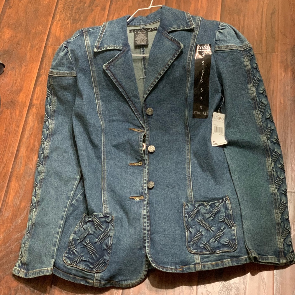 🆕 Stylish Blue Denim Blazer with Embroidered Details